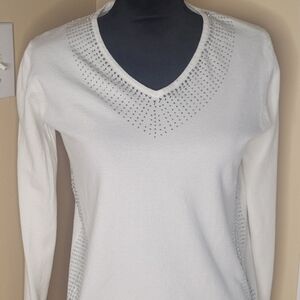 Off-White V-Neck Sweater with Sparkling Details